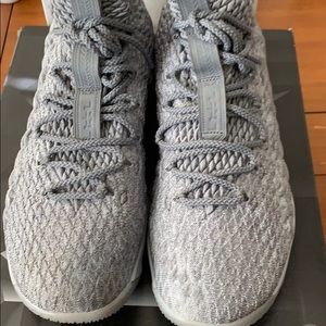 Nike Lebron 15 wolf grey/metallic gold